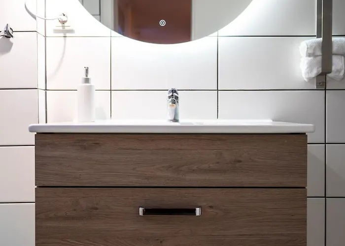 Apartament 1 Bedroom - Zentral - Terrasse - Kueche - Wifi - Business - Ruhig *