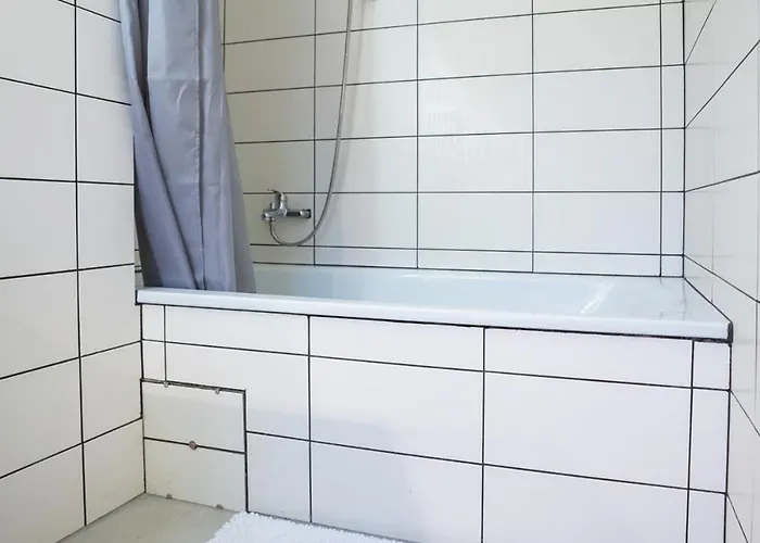 1 Bedroom - Zentral - Terrasse - Kueche - Wifi - Business - Ruhig Apartament